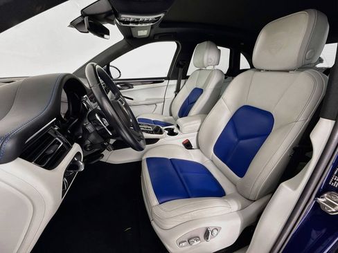 Certified 2024 Porsche Macan S AWD/4WD image 5