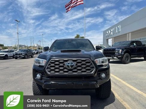 Used 2021 Toyota Tacoma TRD Sport w/ Technology Package AWD/4WD image 2