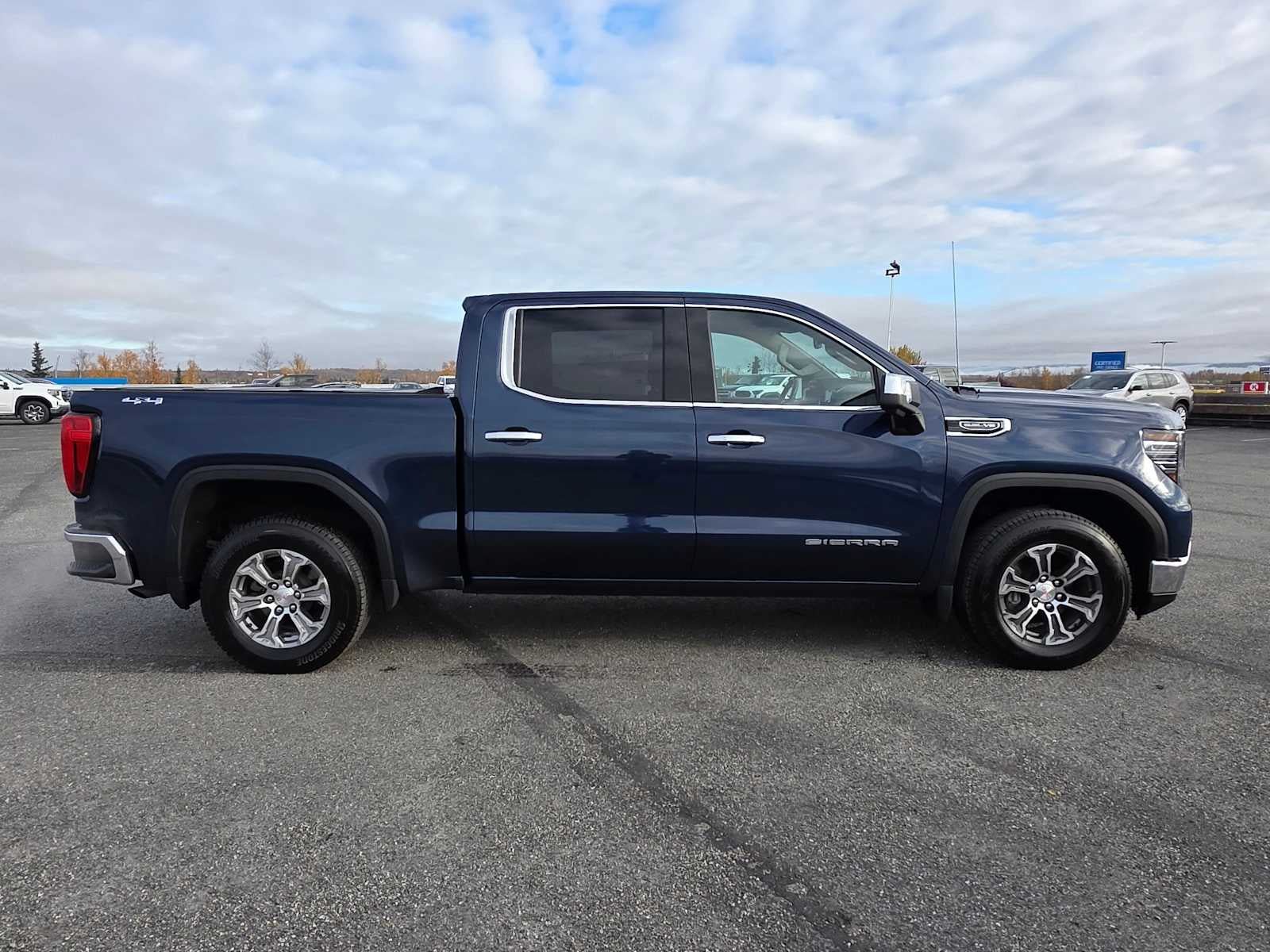 Certified 2022 GMC Sierra 1500 SLT AWD/4WD image 2
