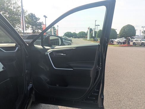 Used 2024 Toyota RAV4 XLE FWD image 30