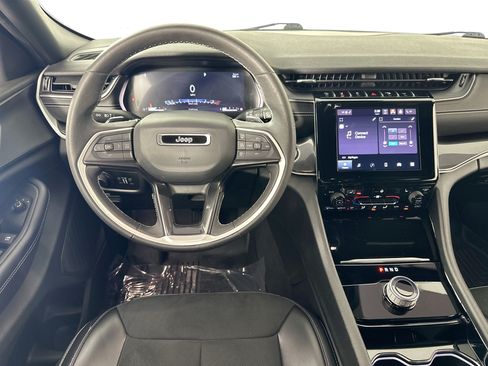 Used 2023 Jeep Grand Cherokee Altitude AWD/4WD image 21