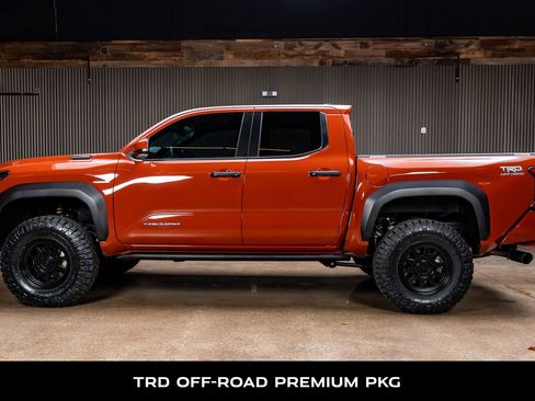 Used 2025 Toyota Tacoma TRD Off-Road image 6