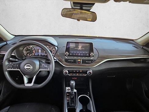 Used 2024 Nissan Altima 2.5 SV image 19