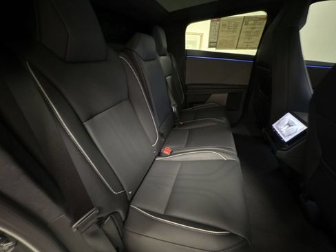 Used 2025 Tesla Cybertruck AWD Crew Cab image 28