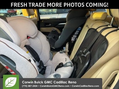 Used 2018 Toyota Highlander XLE image 3