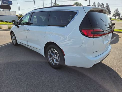Used 2023 Chrysler Pacifica Limited FWD image 10