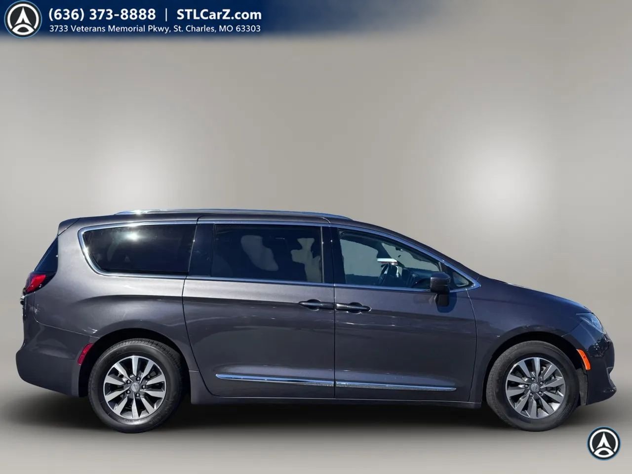 Used 2020 Chrysler Pacifica Touring-L Plus FWD image 2