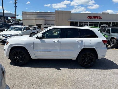 Used 2019 Jeep Grand Cherokee Altitude AWD/4WD image 2