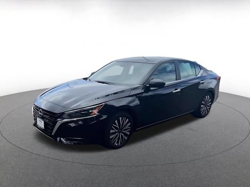 Used 2025 Nissan Altima 2.5 SV FWD image 7