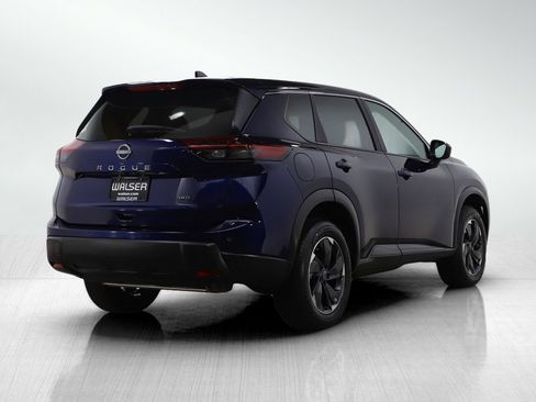 Used 2025 Nissan Rogue SV image 5