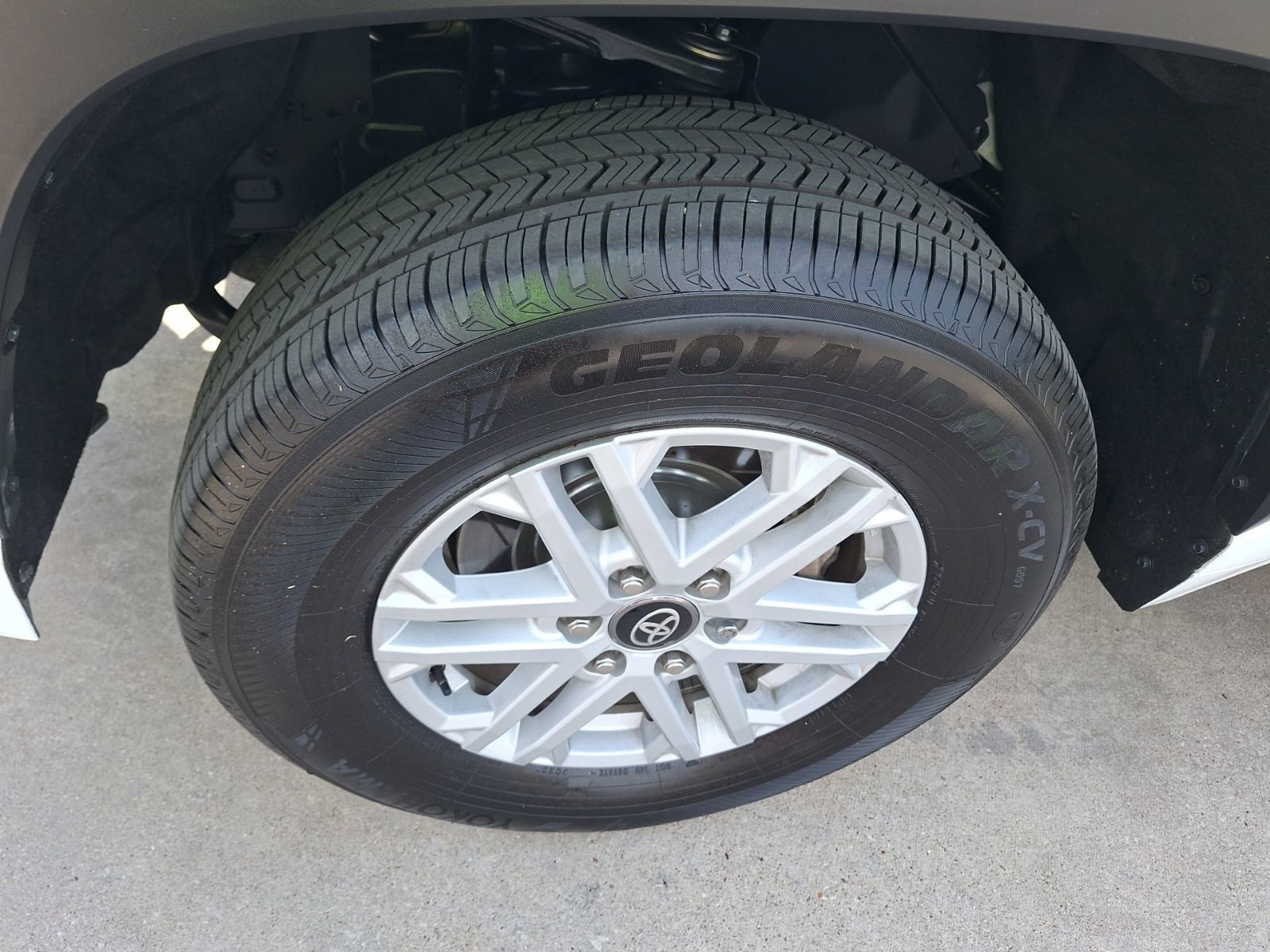 Used 2022 Toyota Tundra SR5 w/ SR5 Convenience Package AWD/4WD image 11