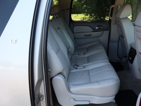 Used 2008 Chevrolet Suburban LT w/ LT Preferred Equipment Group AWD/4WD image 23