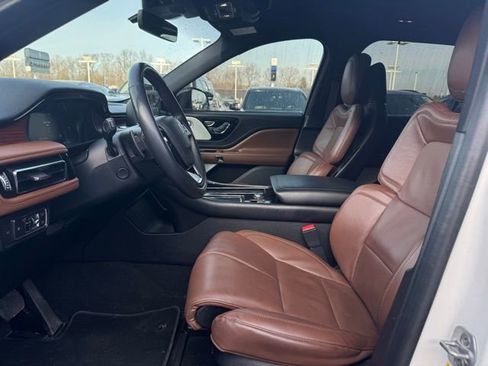 Used 2023 Lincoln Aviator Reserve w/ Equipment Group 201A image 16