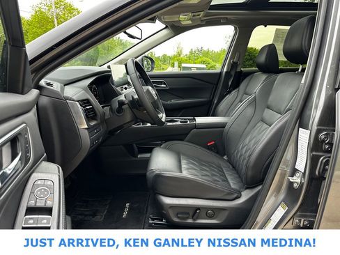 Certified 2026 Nissan Rogue Platinum w/ Platinum Premium Package AWD/4WD image 14