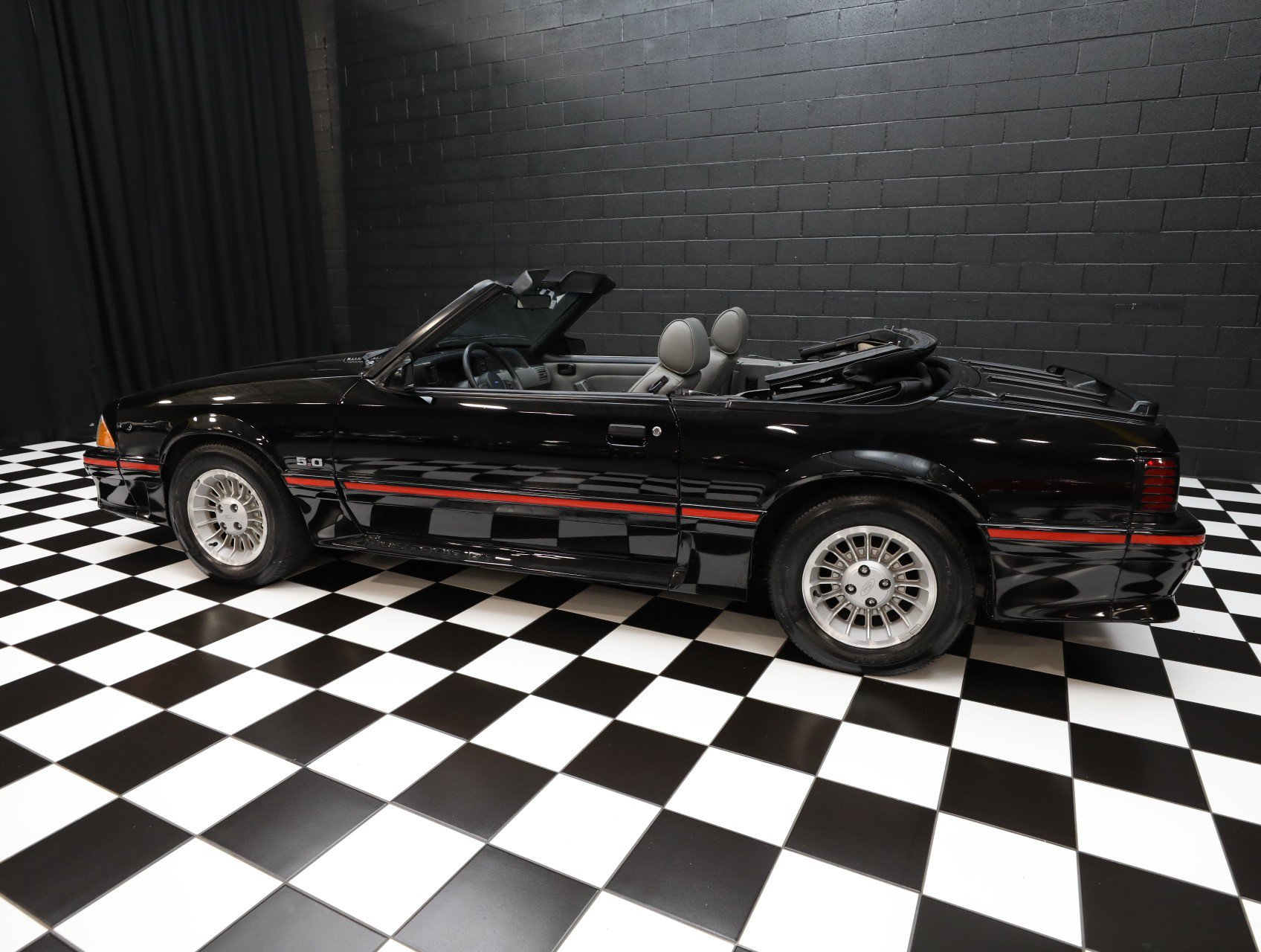 Used 1987 Ford Mustang GT RWD image 42