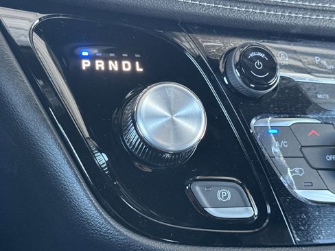 New 2027 Chrysler Pacifica Select FWD image 19