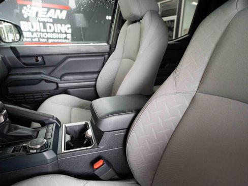 Used 2025 Toyota Tacoma SR5 AWD/4WD image 10