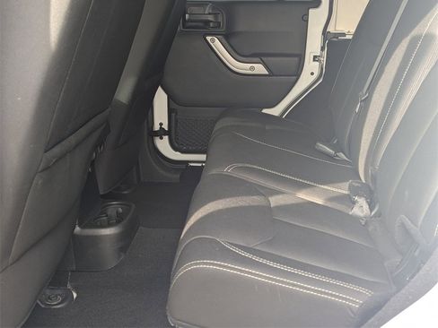 Used 2017 Jeep Wrangler Unlimited Sahara w/ Connectivity Group image 19