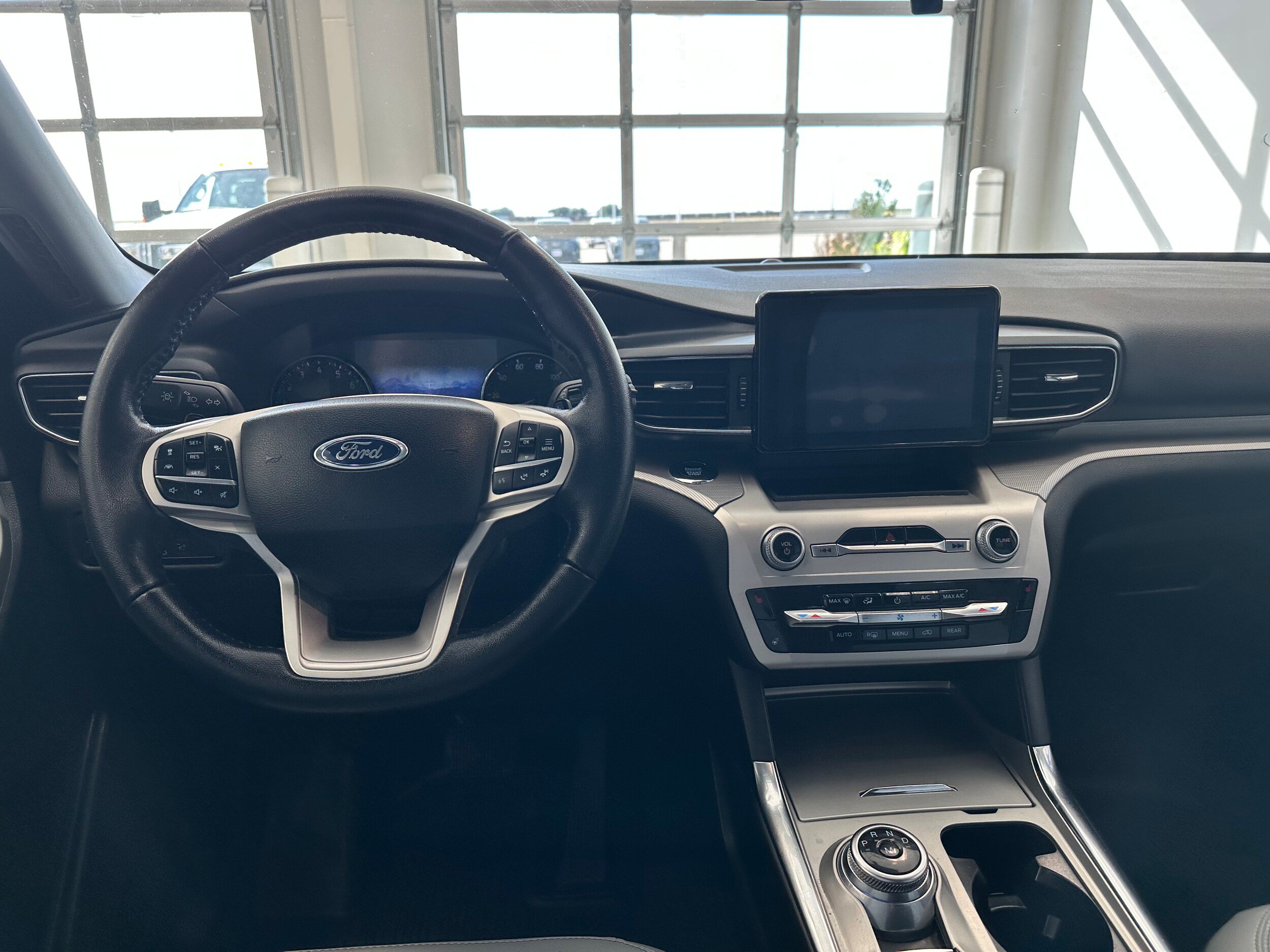 Used 2021 Ford Explorer XLT w/ Equipment Group 202A AWD/4WD image 18