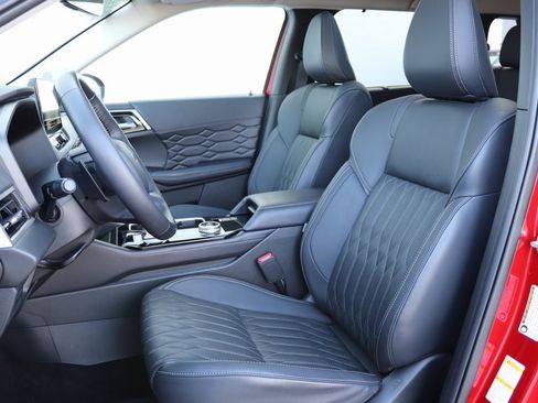 Used 2025 Mitsubishi Outlander SEL image 5