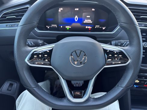 Used 2024 Volkswagen Tiguan SE R-Line image 21