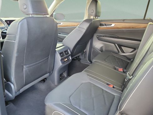 Used 2025 Volkswagen Atlas SE FWD image 6
