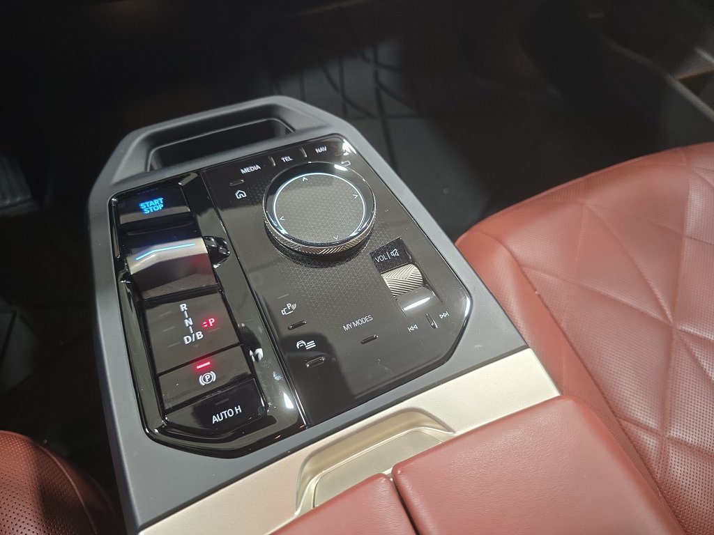 Certified 2024 BMW iX xDrive50 w/ Premium Package AWD/4WD image 19