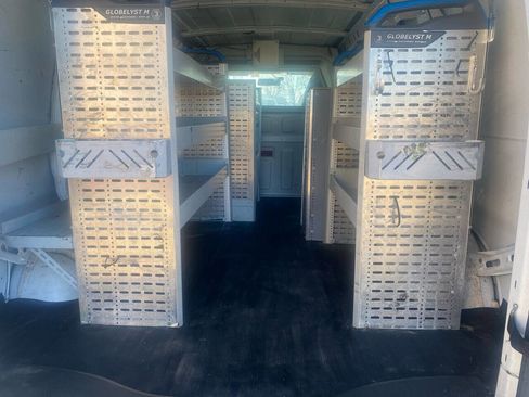 Used 2014 Chevrolet Express 2500 image 9