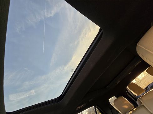 Used 2017 Ford Explorer XLT w/ Equipment Group 202A image 33