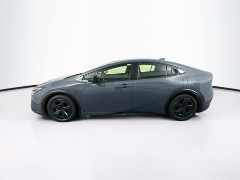 Used 2025 Toyota Prius LE FWD image 4
