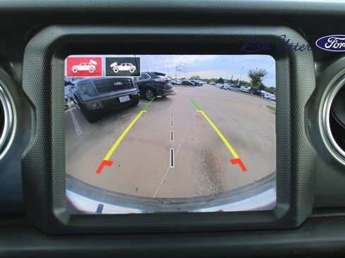 Used 2022 Jeep Wrangler Unlimited Sahara image 18