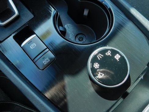 Used 2024 Nissan Rogue SV image 30