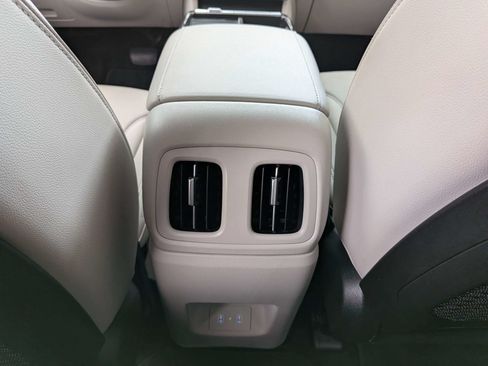 Used 2025 Hyundai Tucson Limited AWD/4WD image 17