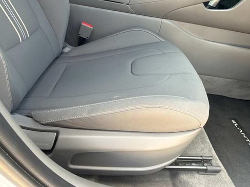 Used 2024 Hyundai Elantra SEL FWD image 15