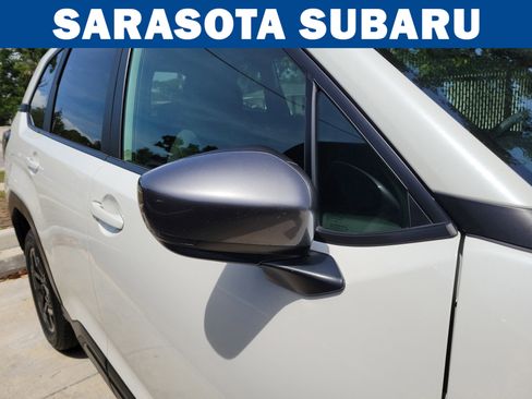 Used 2025 Subaru Forester Premium AWD/4WD image 1