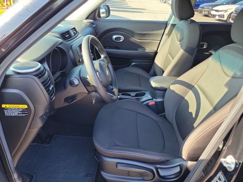 Used 2016 Kia Soul FWD image 21