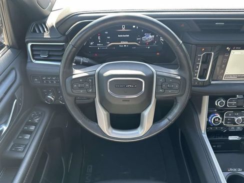Used 2022 GMC Yukon XL Denali w/ Denali Premium Package AWD/4WD image 23