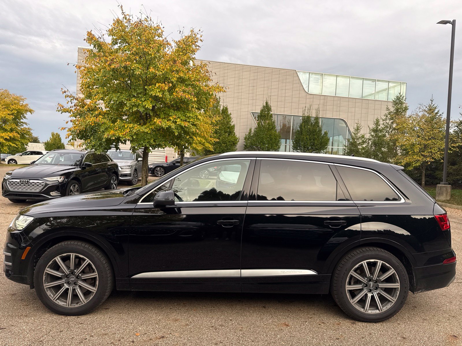 Used 2019 Audi Q7 3.0T Premium w/ Cold Weather Package AWD/4WD image 2
