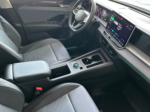 New 2026 Volkswagen Tiguan SE AWD/4WD image 14