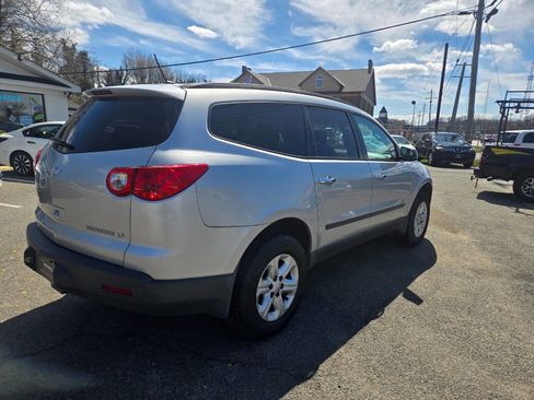 Used 2012 Chevrolet Traverse LS FWD image 8