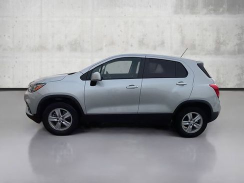 Certified 2022 Chevrolet Trax LS w/ Tint and Cruise Package image 8