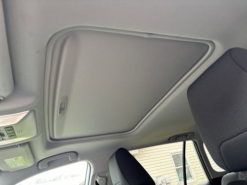 Used 2022 Toyota RAV4 XLE image 28