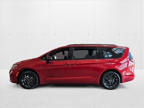 New 2025 Chrysler Pacifica Select w/ Fav Edition Package image 5