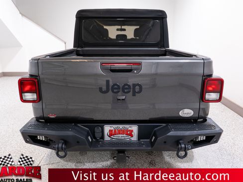Used 2022 Jeep Gladiator Sport image 4