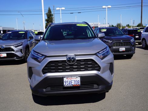 Used 2025 Toyota RAV4 XLE w/ Weather Package AWD/4WD image 4
