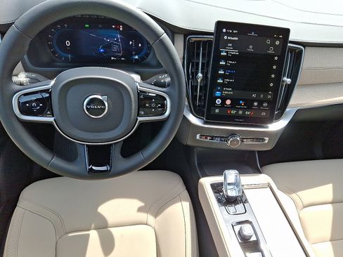 New 2025 Volvo XC90 B6 Core w/ Climate Package image 8
