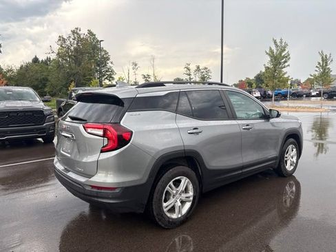 Used 2023 GMC Terrain SLE w/ Driver Convenience Package AWD/4WD image 5
