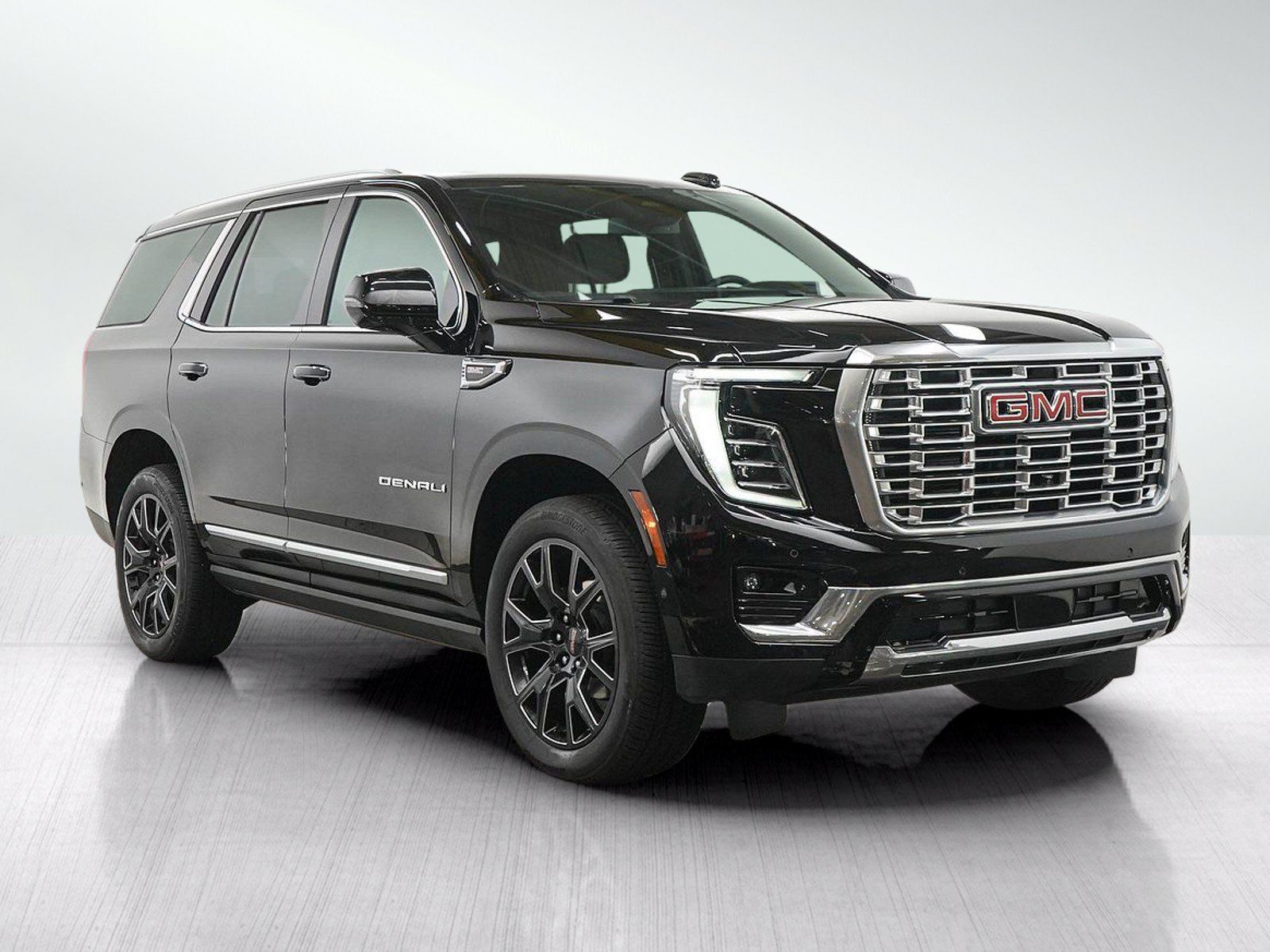 Used 2025 GMC Yukon Denali w/ Sun & Power Step Package AWD/4WD image 8