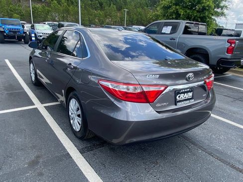 Used 2017 Toyota Camry LE w/ Moonroof Package FWD image 5