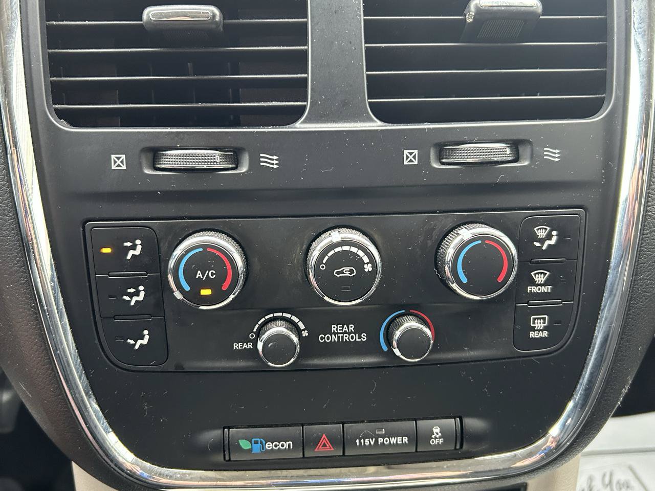 Used 2014 Dodge Grand Caravan SXT FWD image 22